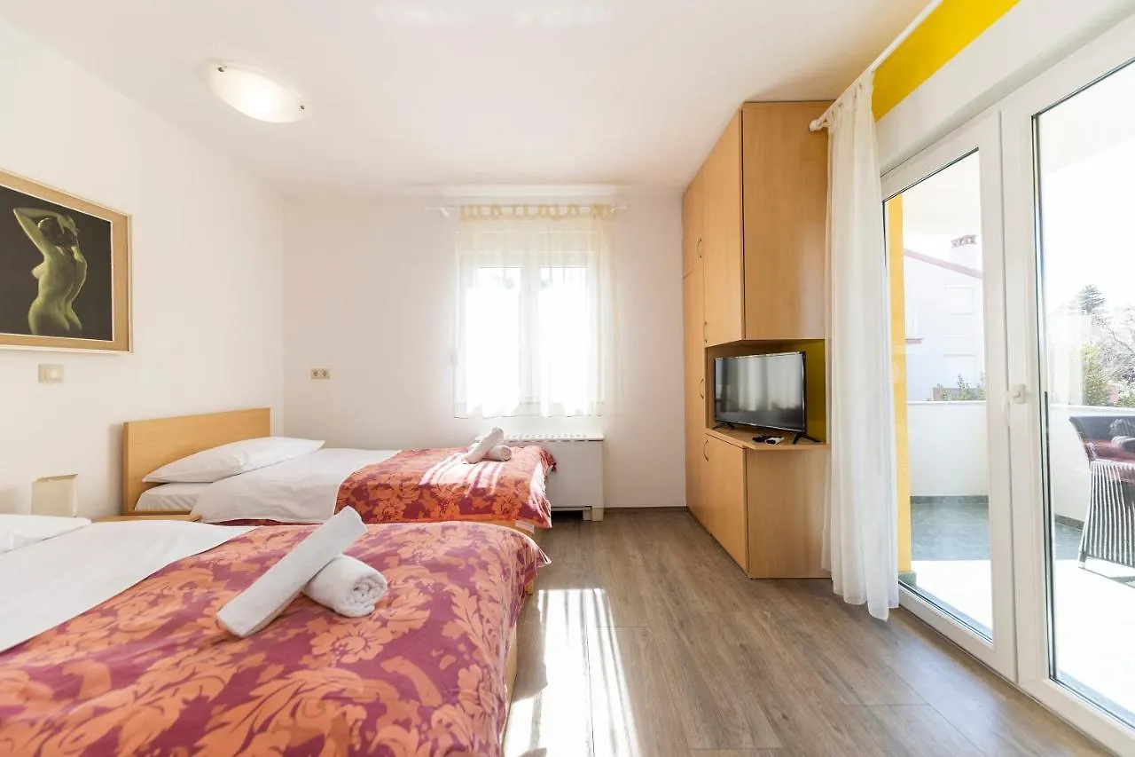 Guesthouse Villa Irena Zadar 3*,